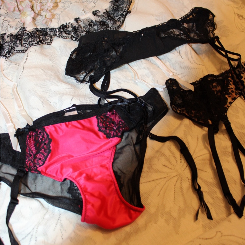 VS garter bundle